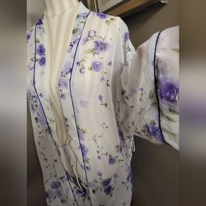 Fredericks of Hollywood Medium Sheer Lavender Purple Flowers Robe Lingerie